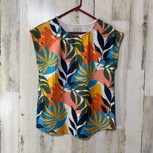 Vibrant Leaf Print Textured Women's Short Sleeve Top